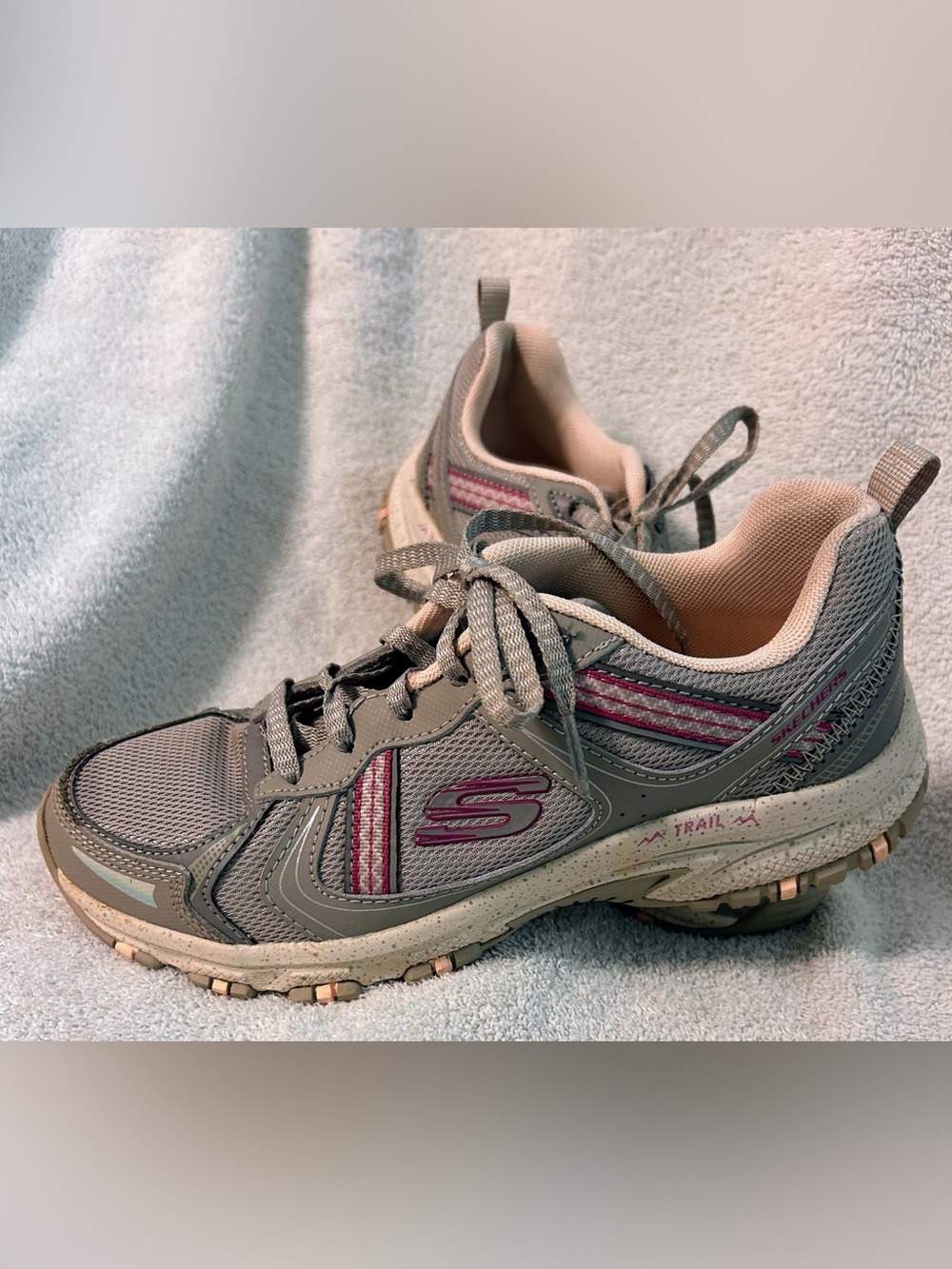 Skechers Hillcrest Trail Runner Sneakers in  Gray with Pink Accents Size 8